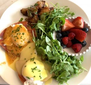 Egg's benedict at Brossa's with a side salad, fruit and hashbrowns 